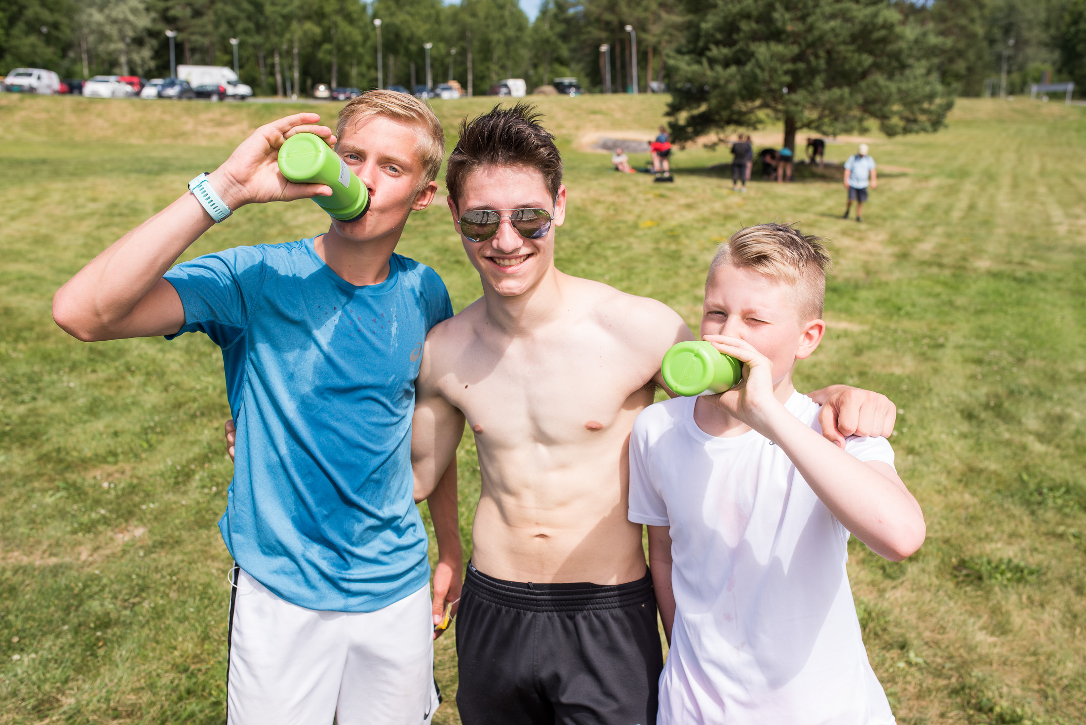 Ungdommer i kano på sommerleir